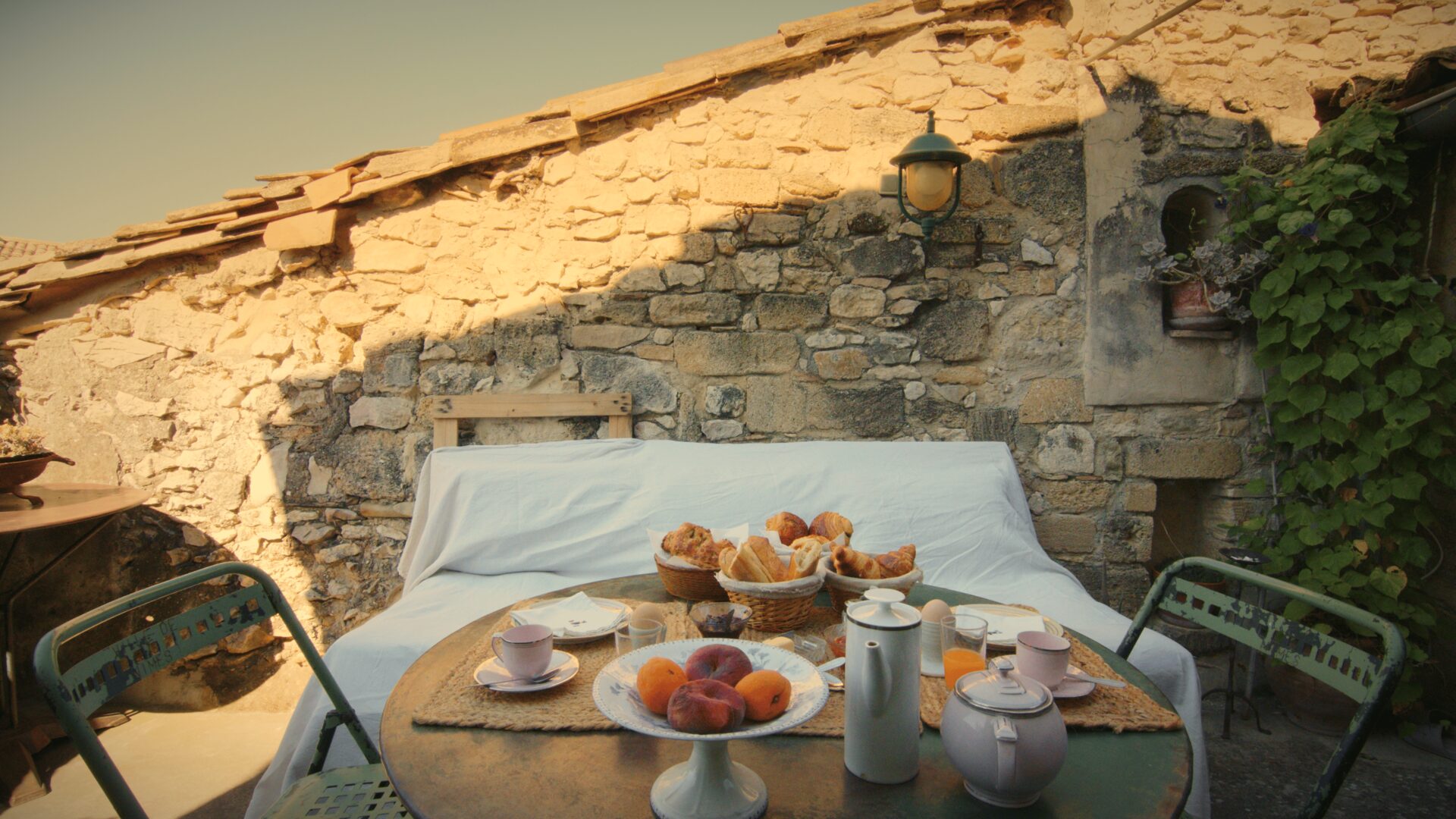 Autre vue du petit-déjeuner sur la terrasse